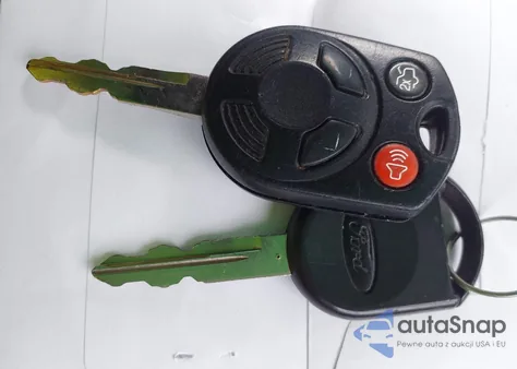 2010 Ford Escape Xls z USA, uszkodzony, nr VIN 1FMCU0C71AKA70697